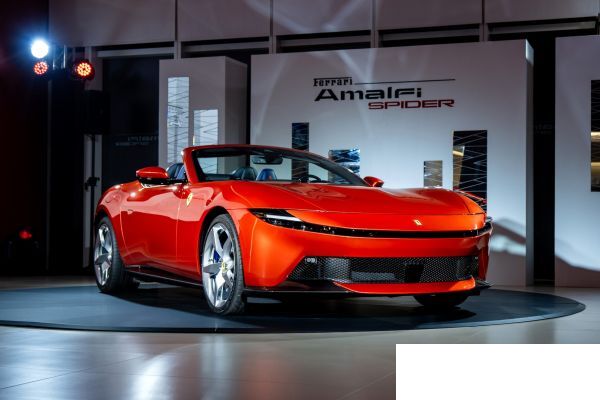Ferrari Purosangue 2023款